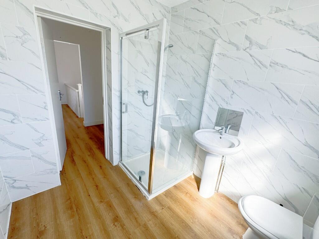 5 bedroom semi-detached house for rent