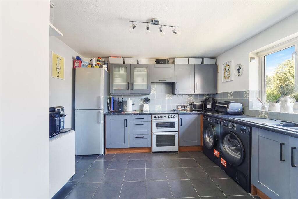 Apartment in Reigate and Banstead, Surrey - View 3