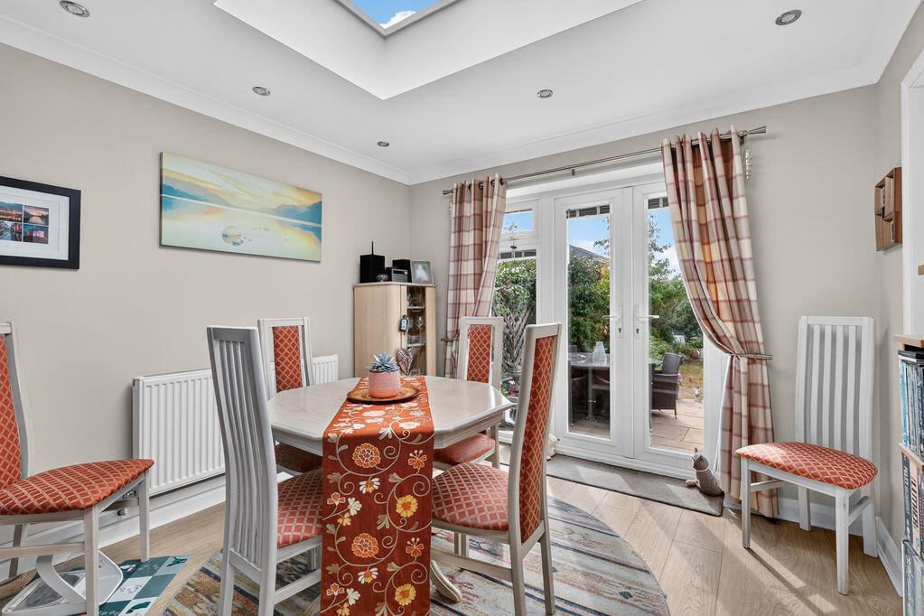 House in Kingston upon Thames - More