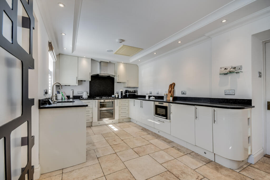 Baddow Court, Great Baddow, Chelmsford - View 5