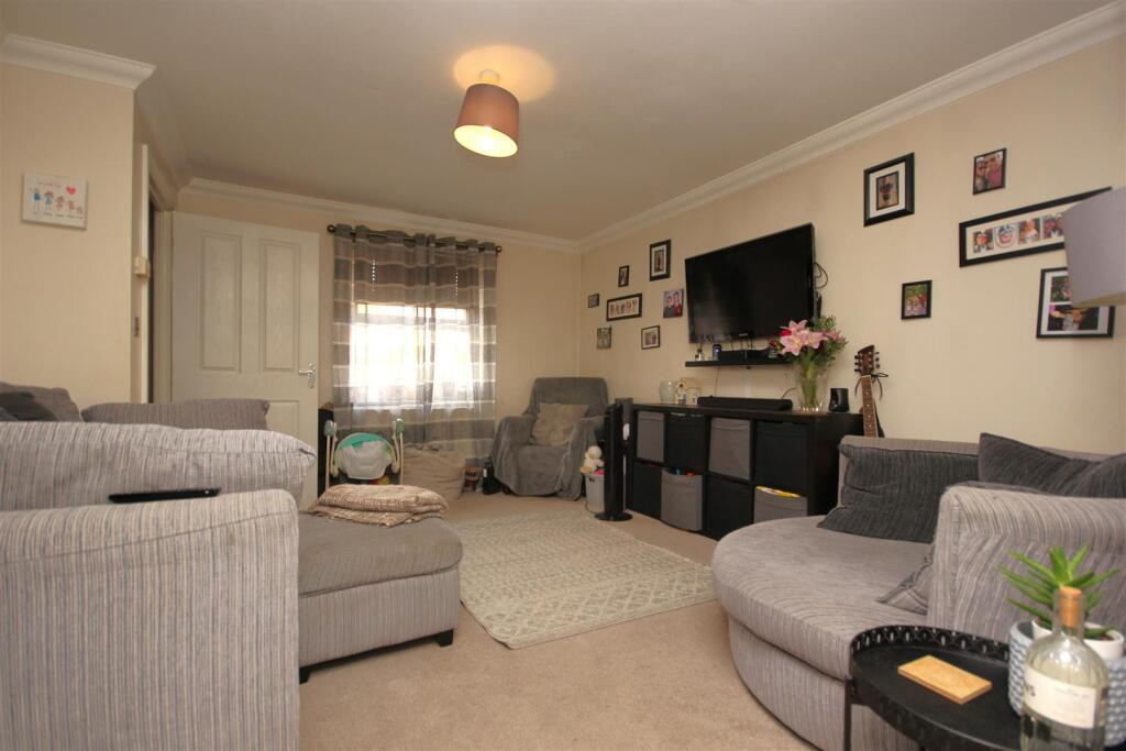 Batsmans Drive, Rushden photo 3