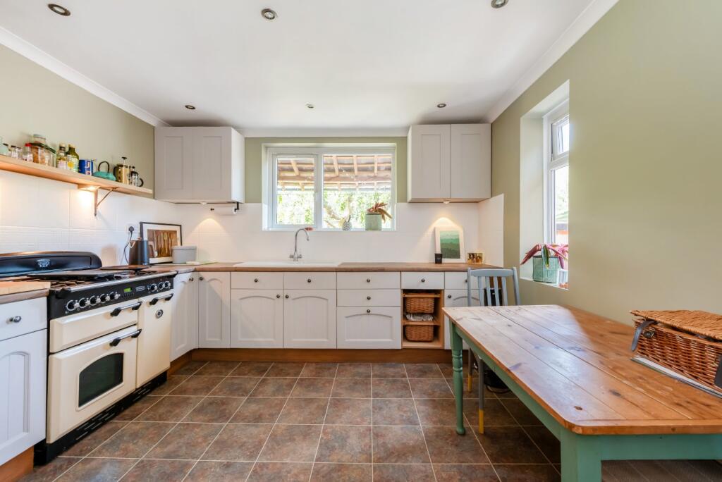 Cranford Road, Petersfield, Hampshire photo 3