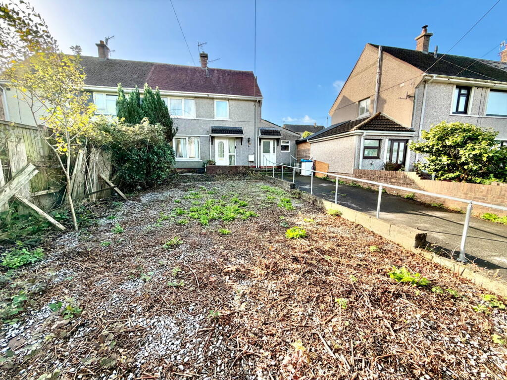 3-bed semi-detached on Heol Tydraw,Pyle,Bridgend,CF33 4AL, £180,000