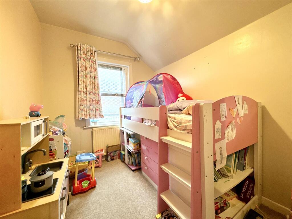 Pitcroft Avenue, Earley, Reading - More