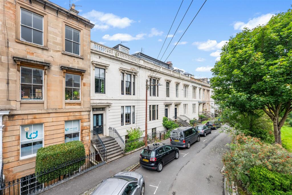 Main image of property: Top Floor 42 Lansdowne Crescent, Kelvinbridge, G20 6NH