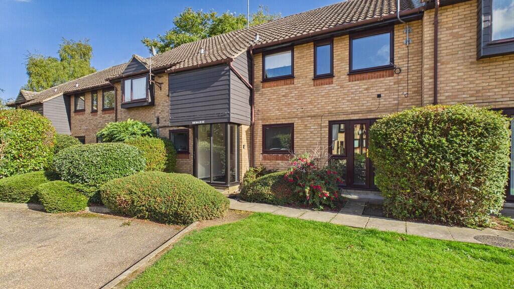 2-bed flat on Mermaid Close, Bury St Edmunds, £170,000