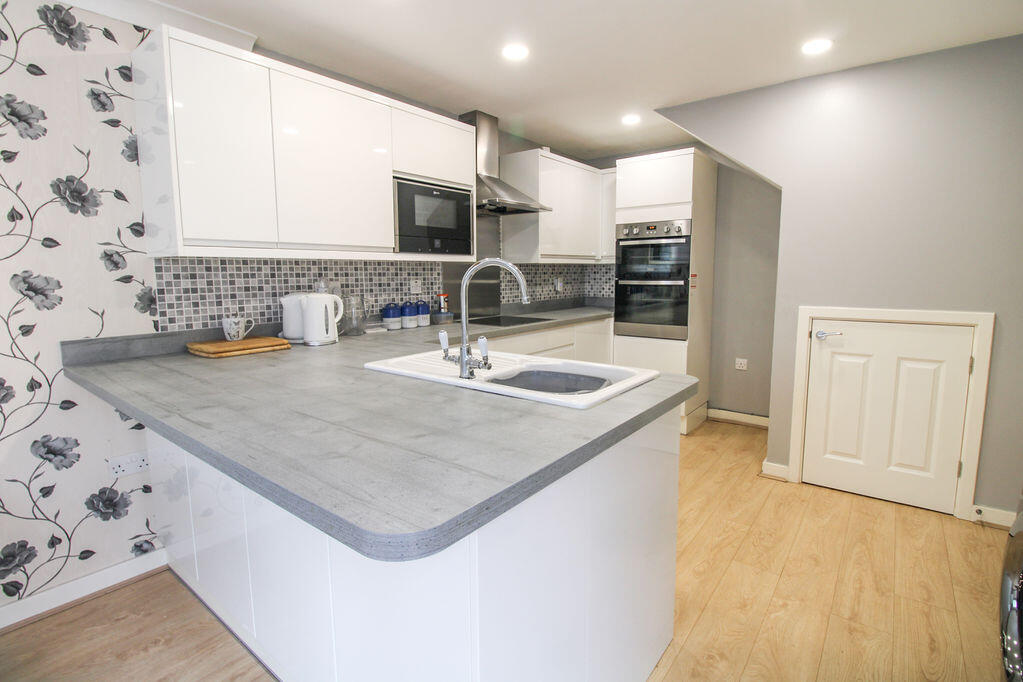 House in Shefford, Central Bedfordshire - More