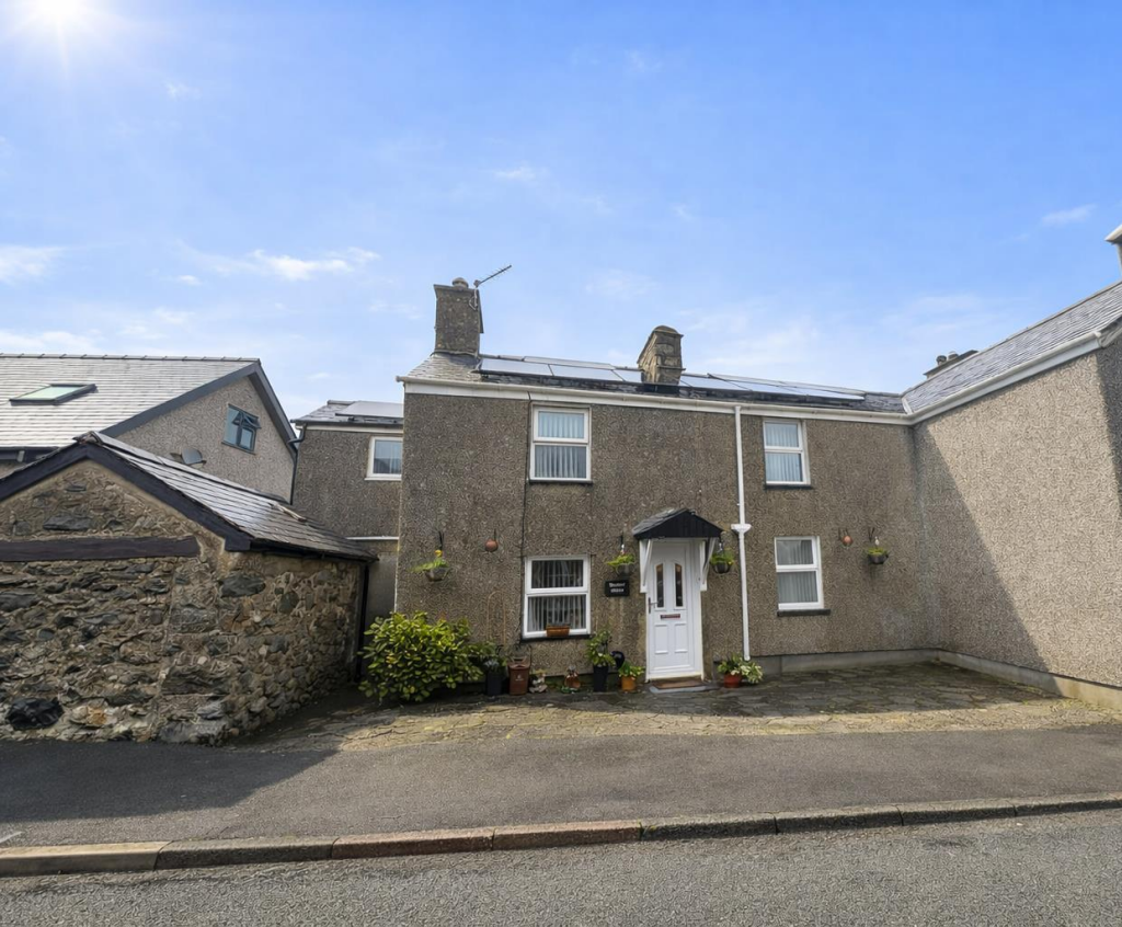 Main image of property: Garndolbenmaen