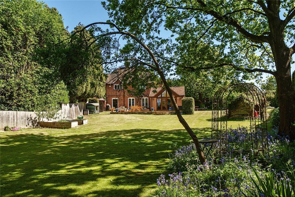 House in Guildford, Worplesdon - View 2