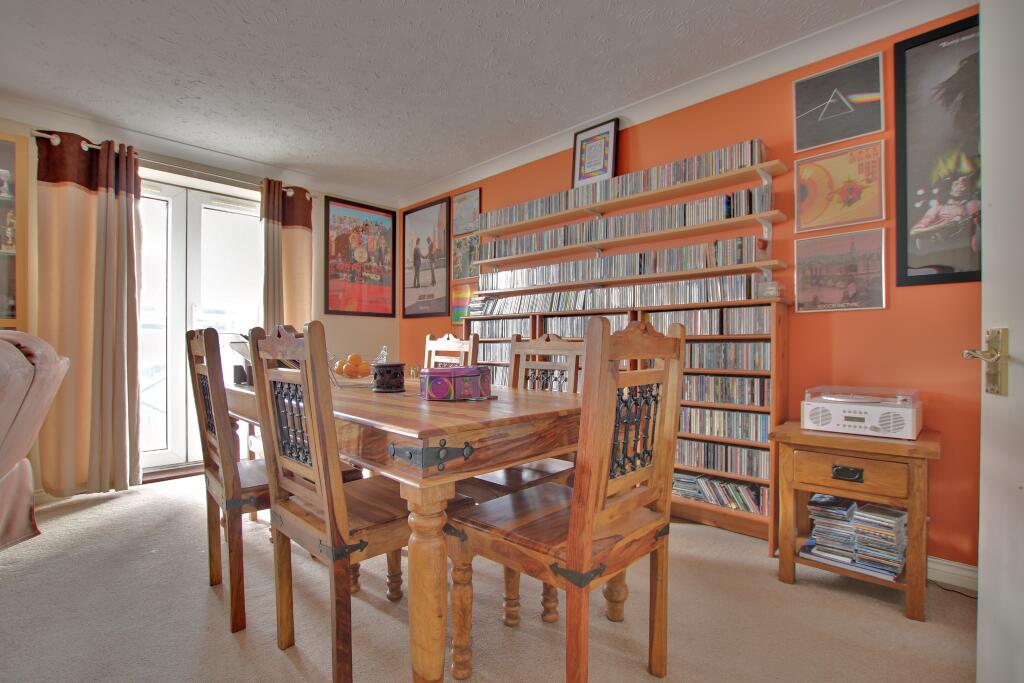 Apartment in Southampton - View 3