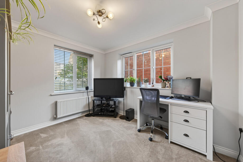 Kempton Close, Corby, NN18 photo 4