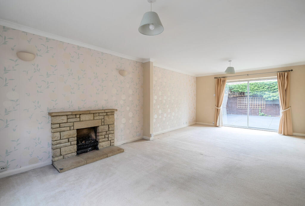 Unwin Road, Cheltenham, Gloucestershire, GL51 photo 4
