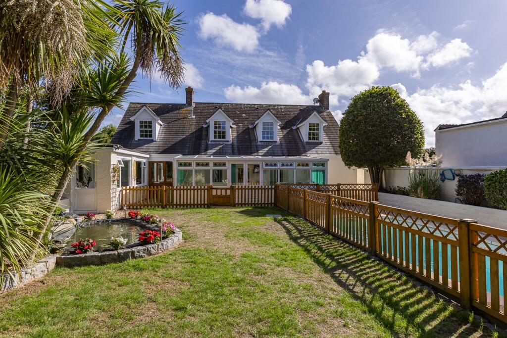 Main image of property: Les Croutes Cottage, Roncefer Lane, L'Islet, St Sampson, GY2