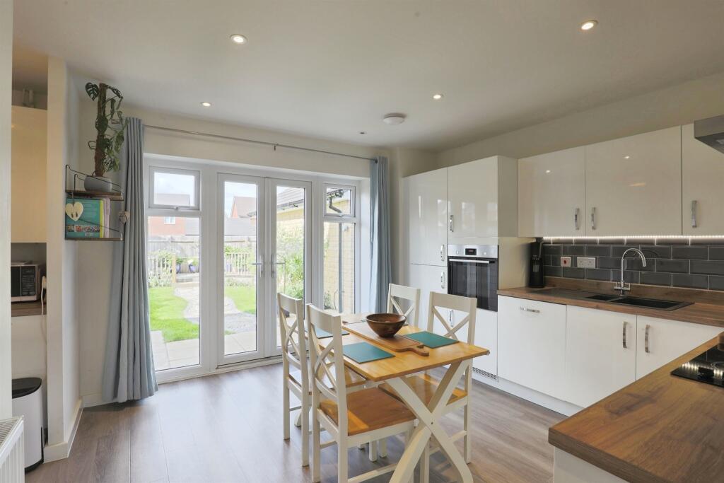 Parker Close, Brize Norton, Carterton photo 2