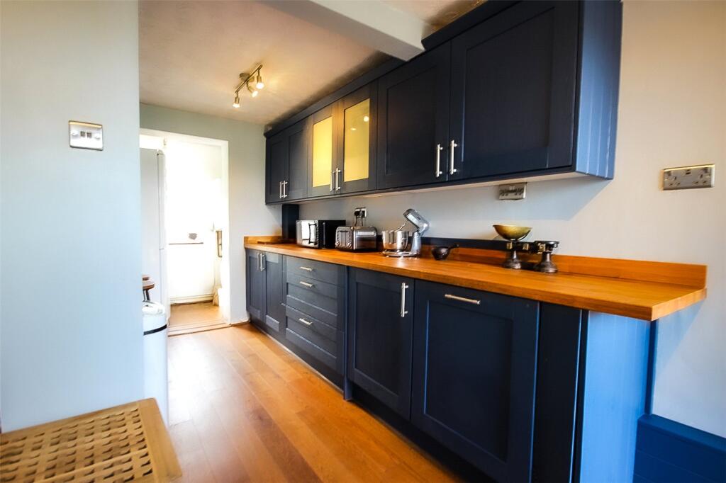 Dale Close, Bedford, Bedfordshire, MK41 photo 4