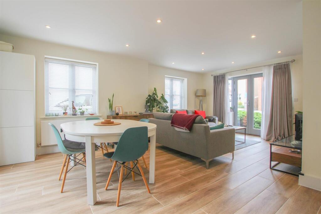 Apartment in Great Chesterford - View 2