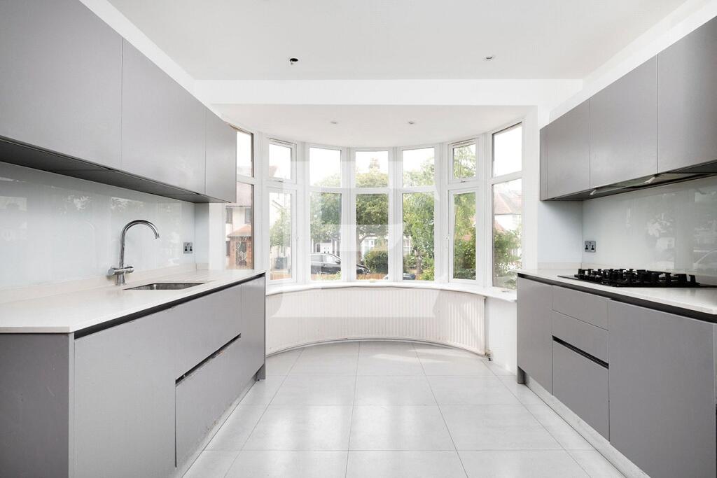 House in London, The Hale, Mill Hill - View 2