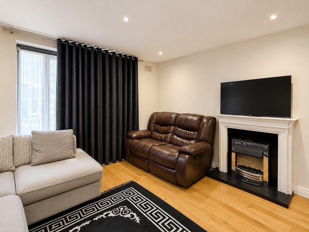 Apartment in Greenford - View 4