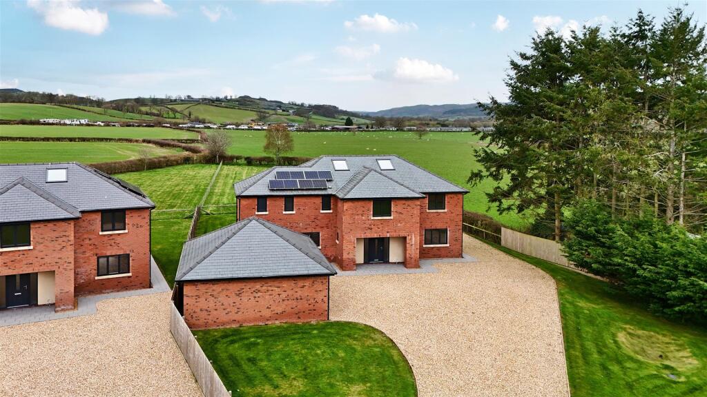 Main image of property: Caegarreg, Trefeglwys, Caersws