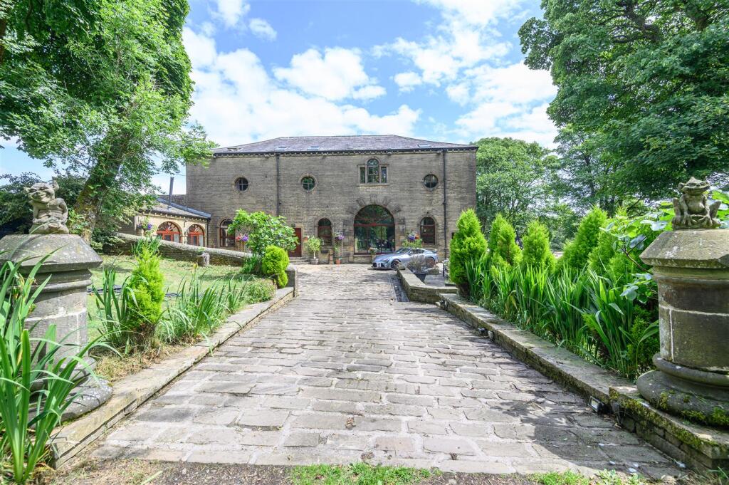 Main image of property: Whiteshaw Barn, Long Causeway, Denholme, BD13 4NE