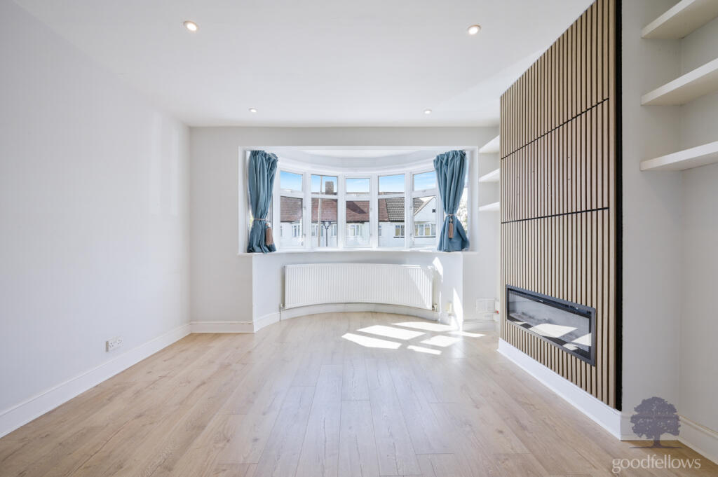 House in Sutton - View 4
