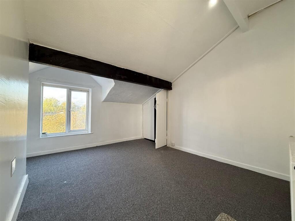 Apartment in Bolton, Moses Gate - View 5