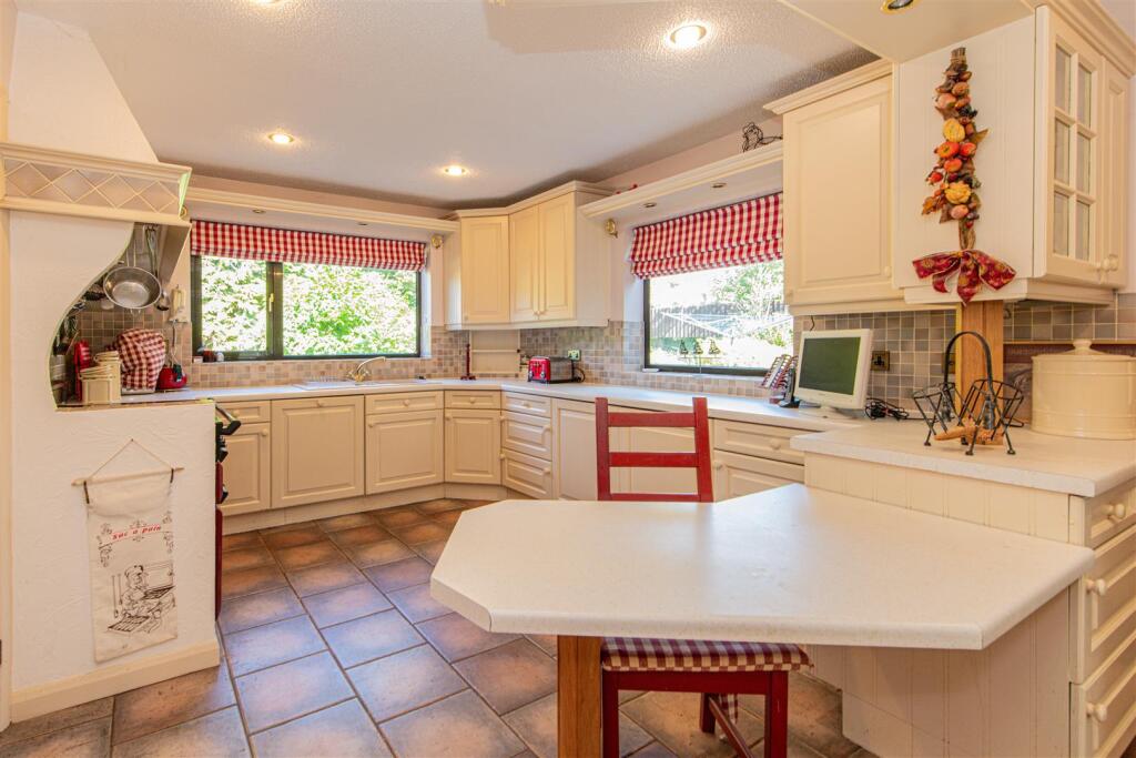 Manor Close, Great Harrowden - More