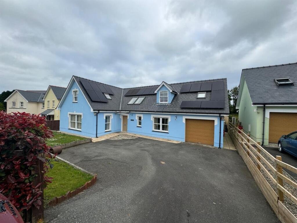 Main image of property: Swn Yr Efail, Pennant, Llanon