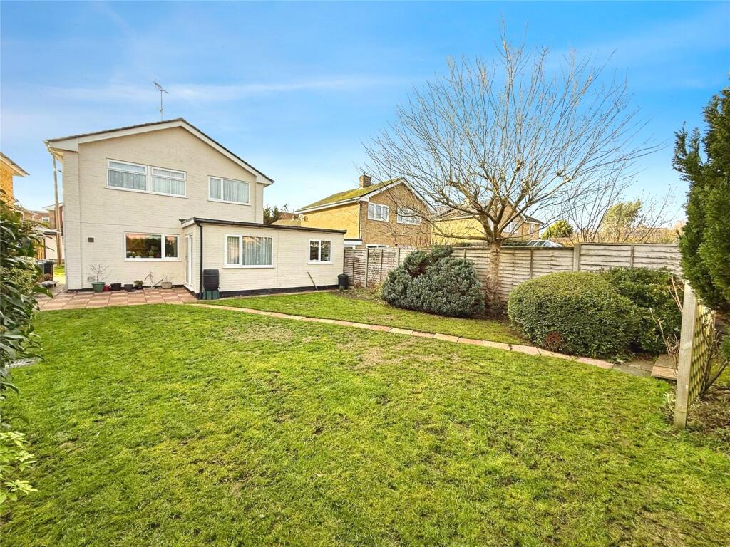 Kevins Drive, Yateley, Hampshire, GU46 photo 2
