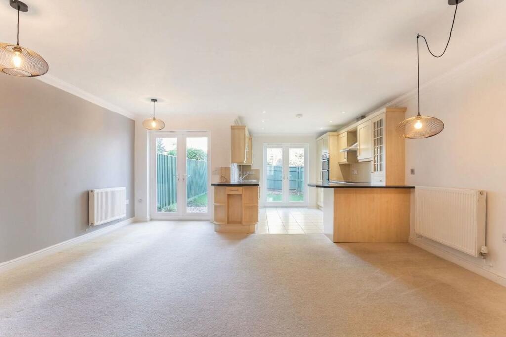 House in Gloucester - View 3