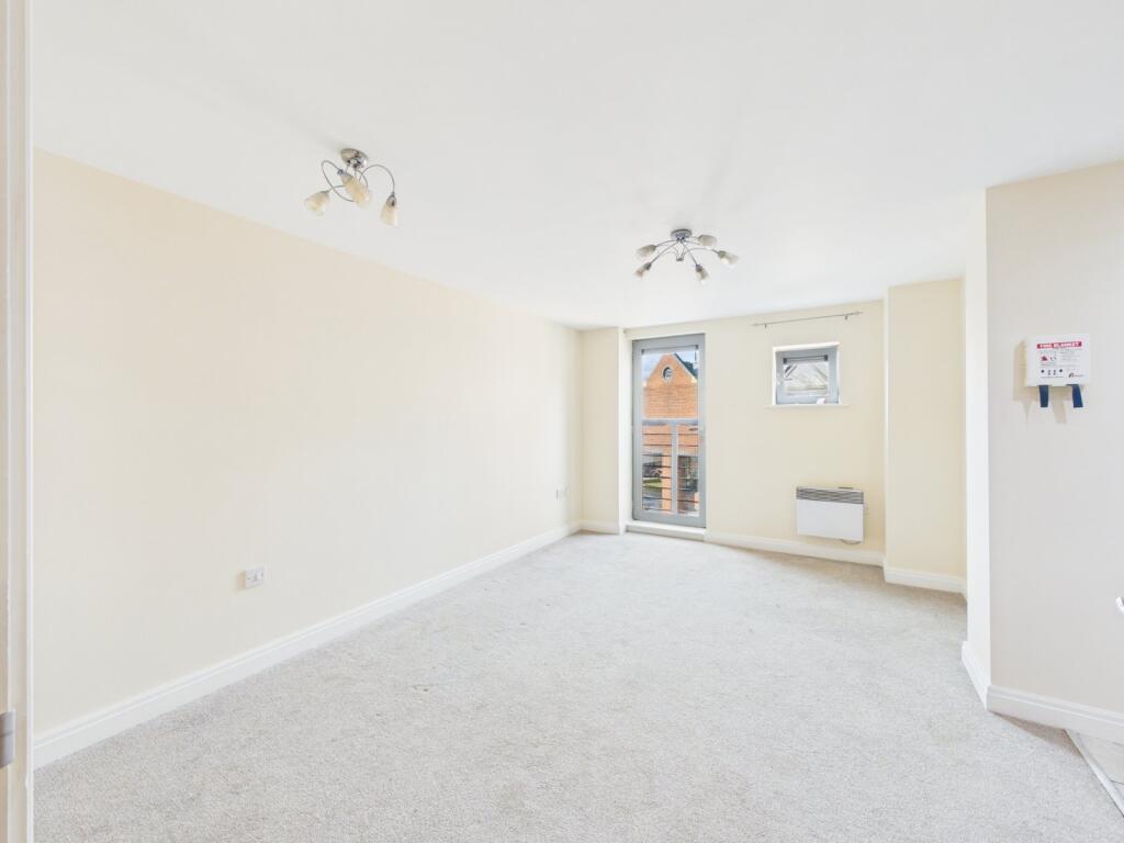 Apartment in Worcester - View 2