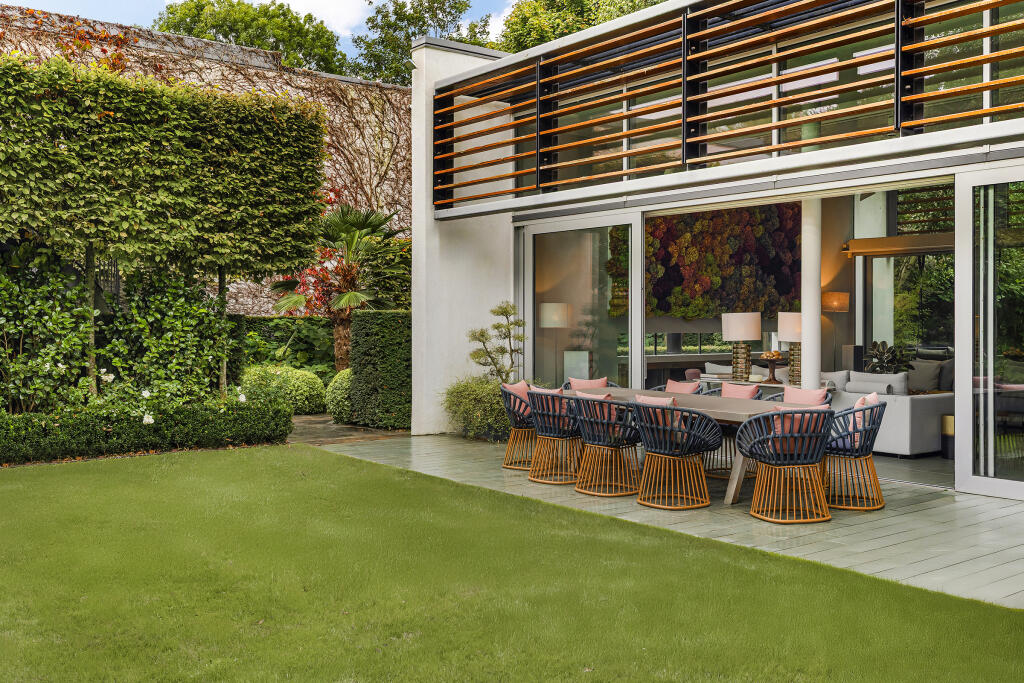House in London - View 2