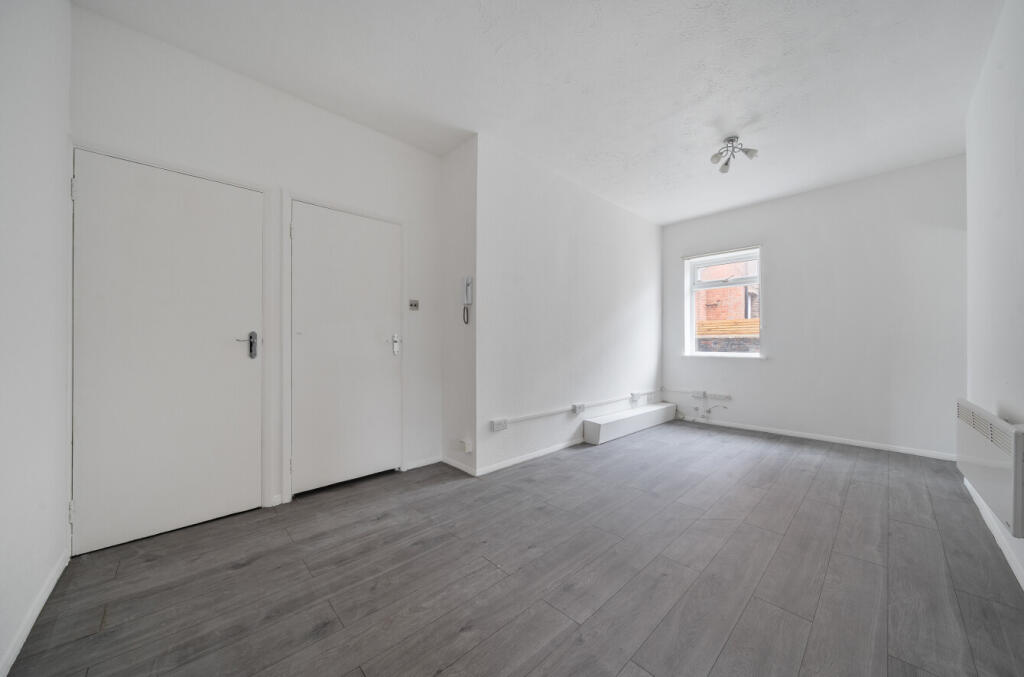 Apartment in Worthing, West Sussex - View 3