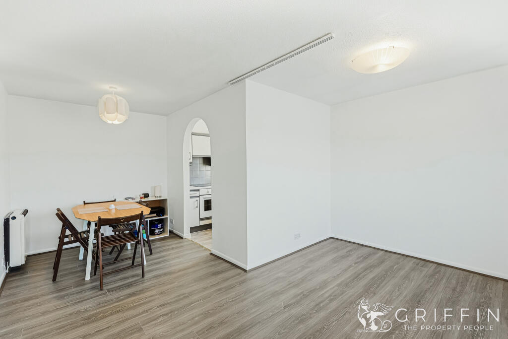 Apartment in Thurrock, Essex - More