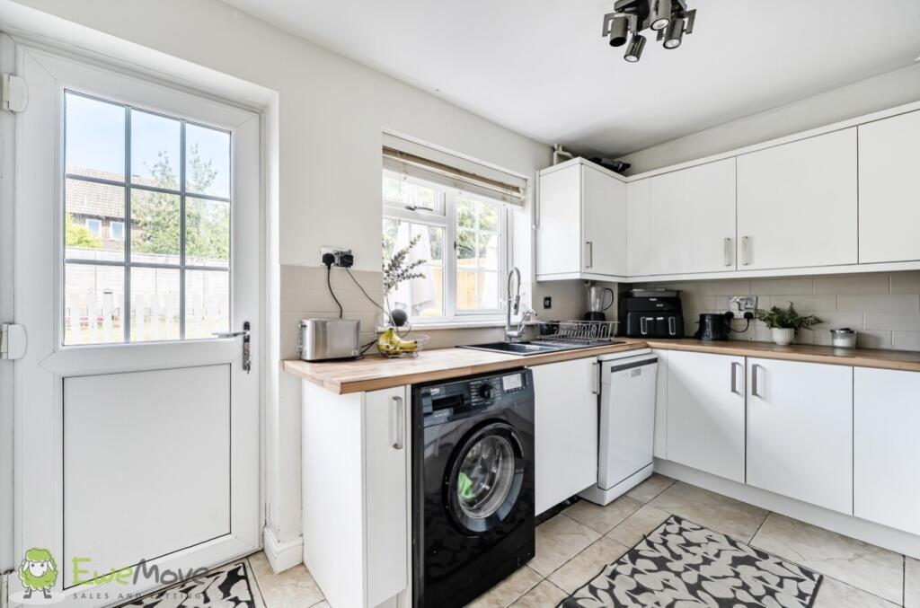 House in Basingstoke and Deane, Tadley - View 4
