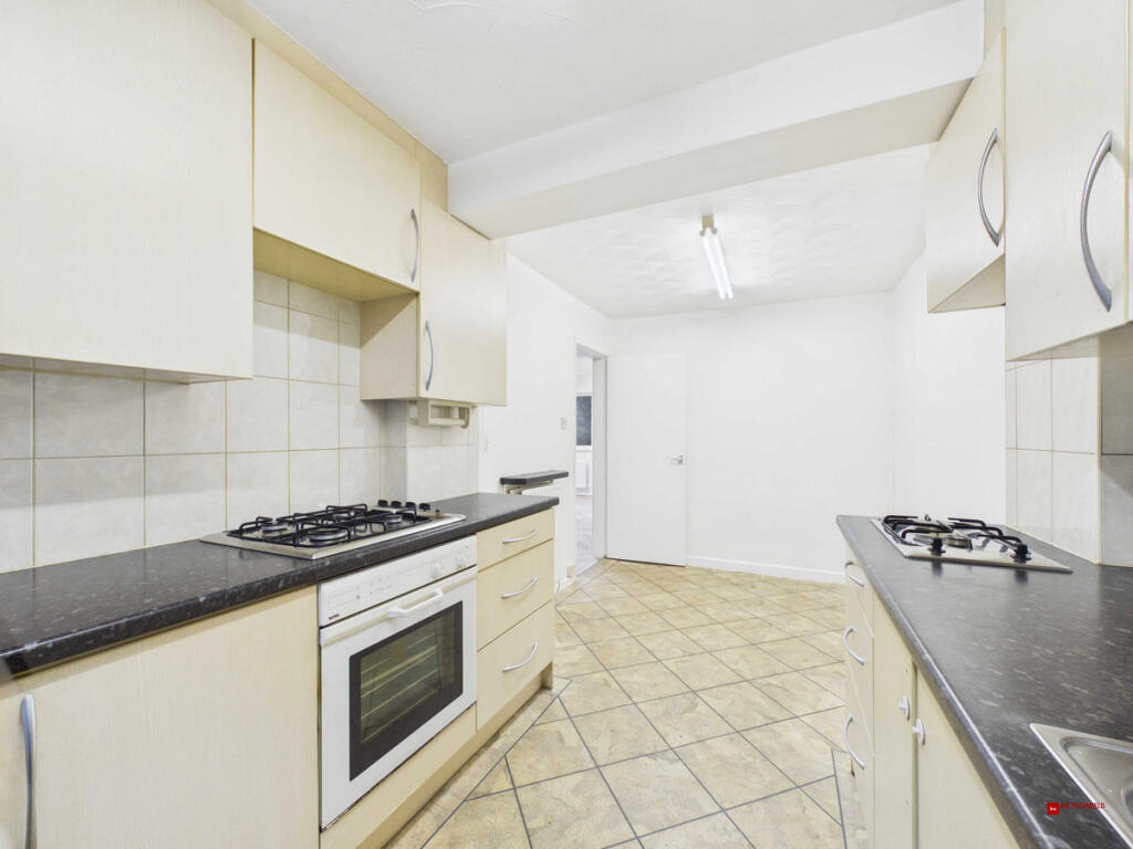 House in Salford, Broughton Park - More