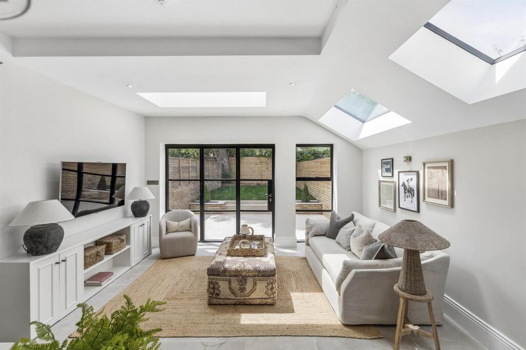 Main image of property: Lynton Road, London 6BL