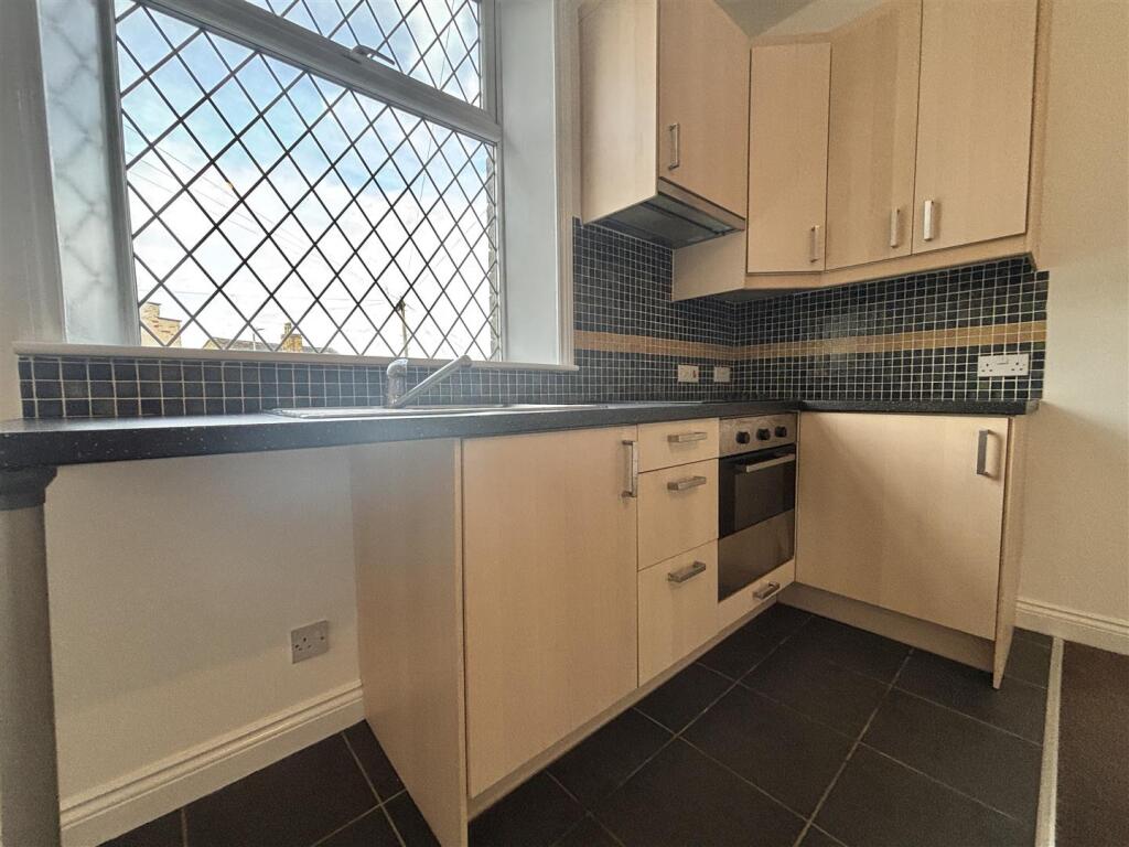 13, Barber Street, Brighouse, HD6 1TT photo 3