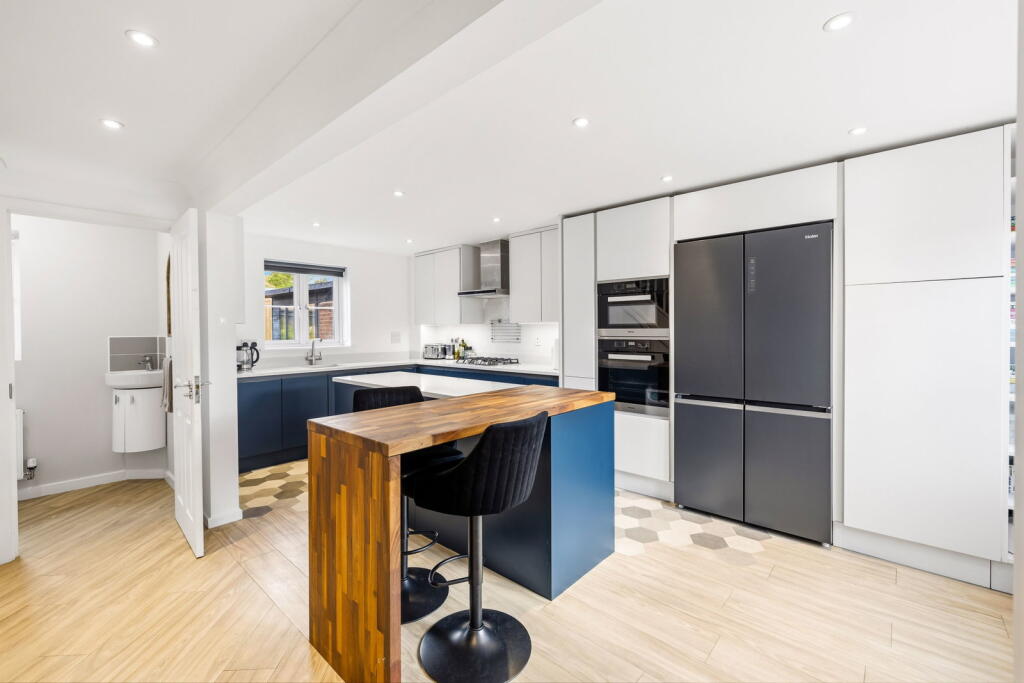 House in Redhill - View 4