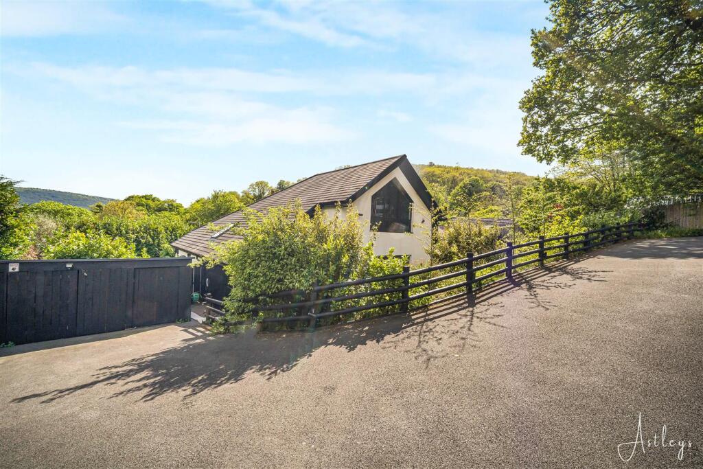 Main image of property: Ffordd Brynheulog, Pontardawe, Swansea