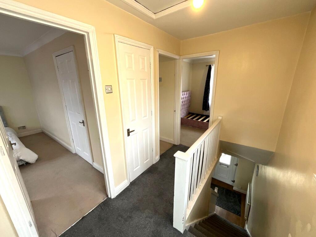House in Doncaster, Armthorpe - More