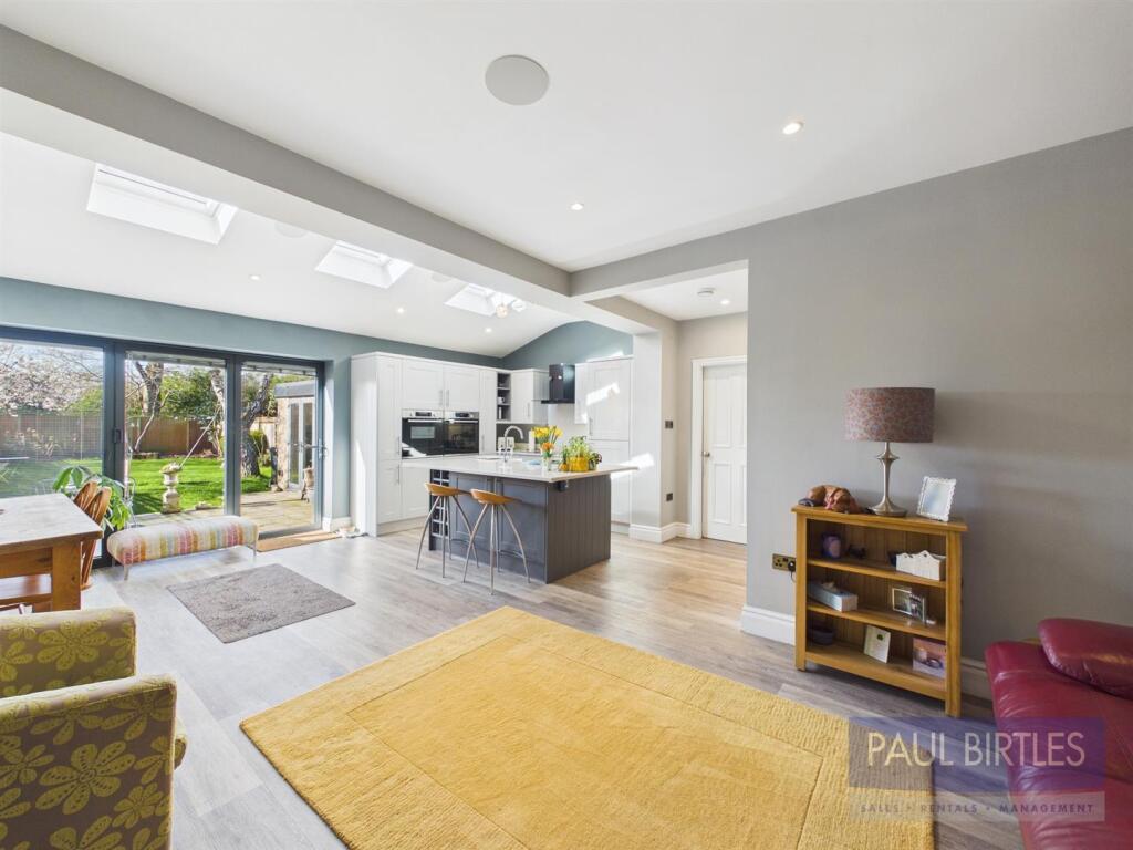 House in Trafford, Gorse Hill - More
