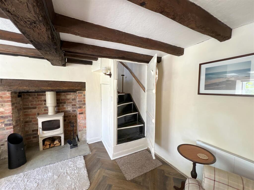 House in Newport, Brighstone - More