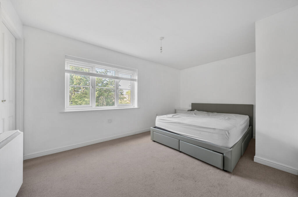 Apartment in Fareham, Hampshire - View 4