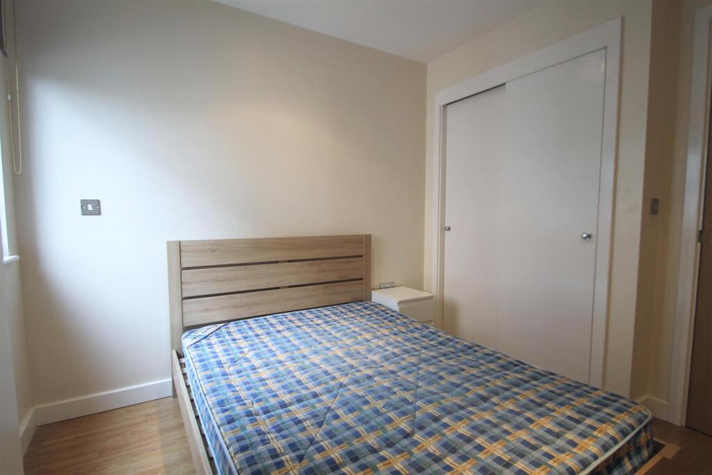 Apartment in Cardiff, Grangetown - More