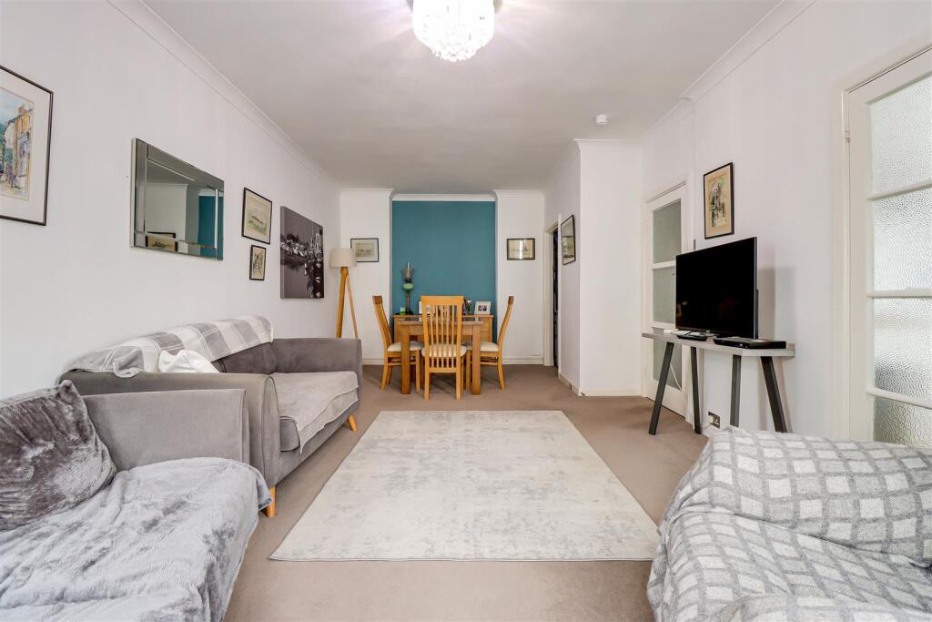 Apartment in Southend-on-Sea - View 2