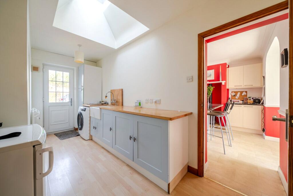 House in Farnham, Upper Bourne - View 5