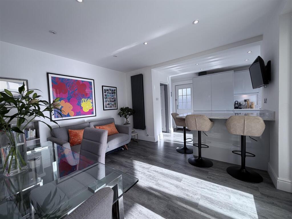 House in Leeds - View 2