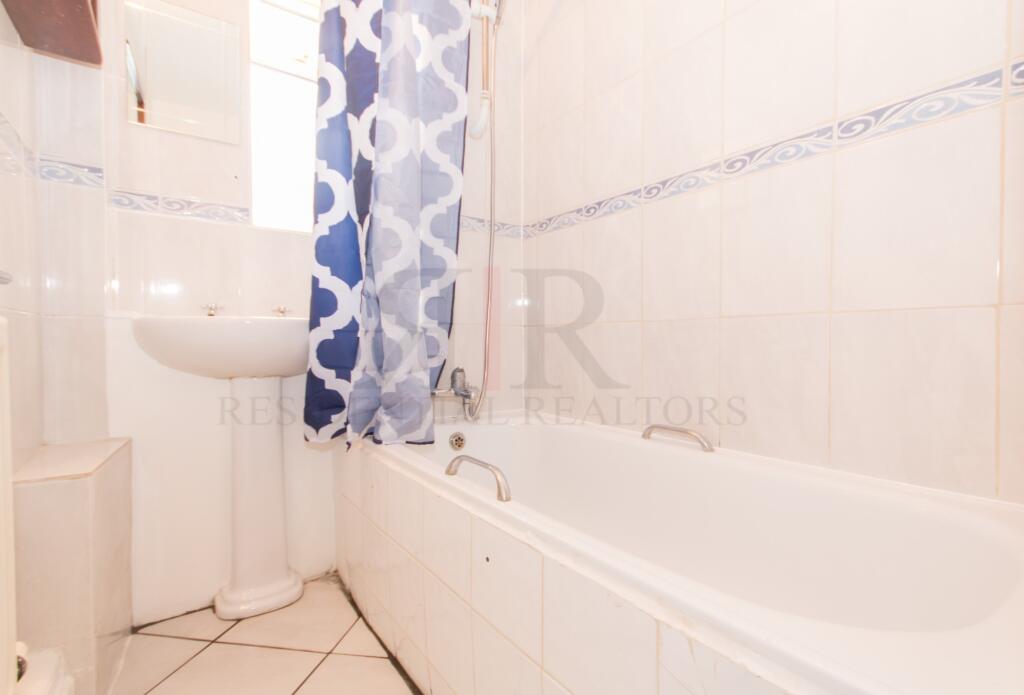 House in Rainham, Orchard Village, South Hornchurch - More