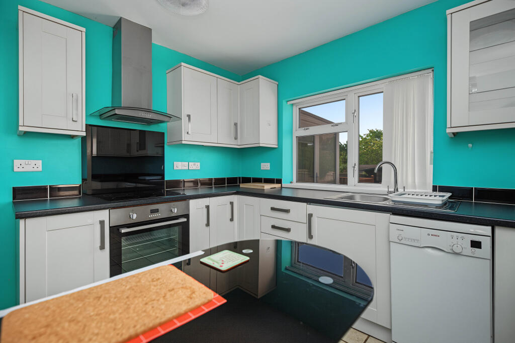 Oxford Road, Farmoor, Oxfordshire - More